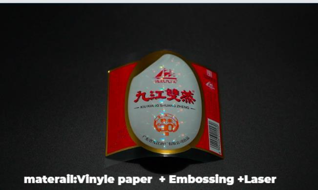 Label botol minuman yang dicetak khusus untuk identitas produk Anda 12