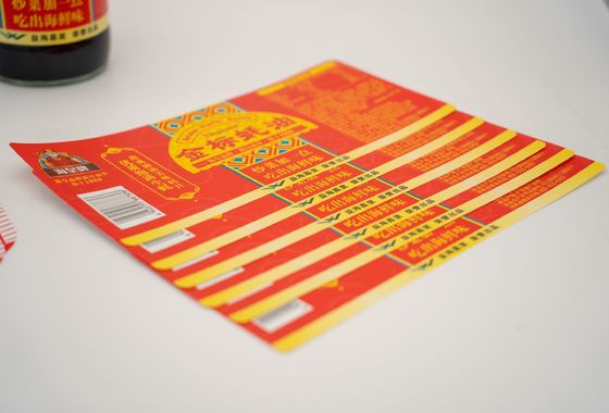 Label lem basah yang disesuaikan untuk bumbu dengan rotary press otomatis dan cetak 10-12 warna